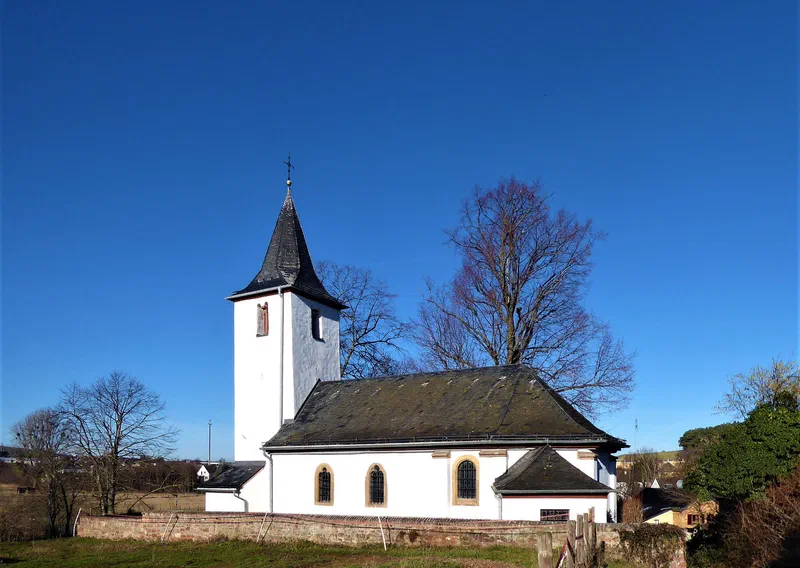 Kirche St. Agatha mit Kirchhof