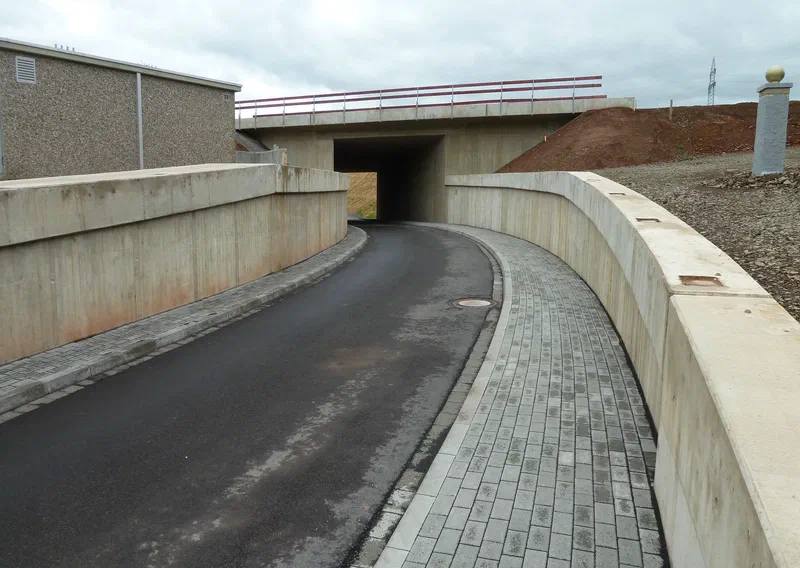 Neue Straßenunterführung